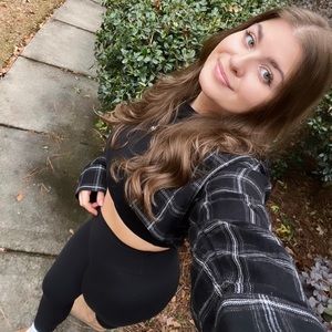 Meet your Posher, Elif